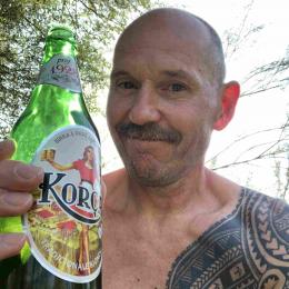 Ingo Siebert 2020 in Albanien beim Ultramarathon mit isotonischem Getränk